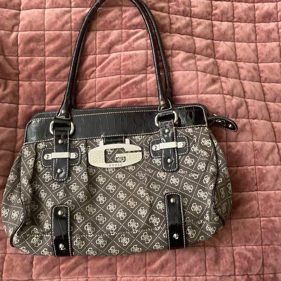 GUESS Lyndi Large Girlfriend Satchel - Macy's